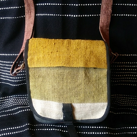 Care & Craft Handbags - Nettle & Hemp Hand Loomed Himalayan Bag